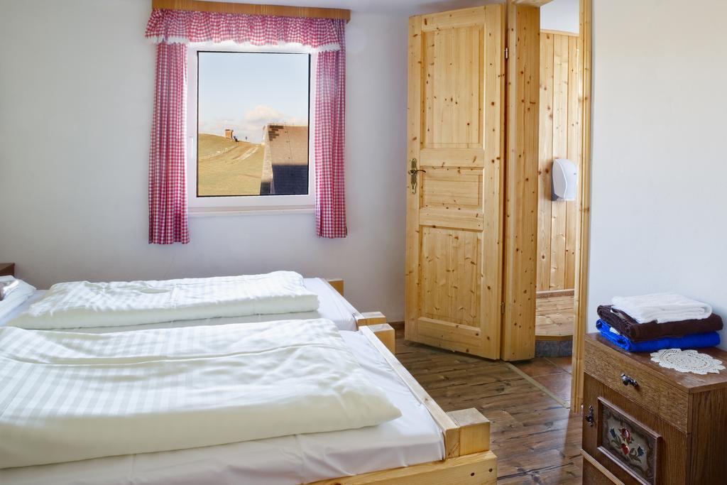 Altes Almhaus Hotel Maria Lankowitz Pokój zdjęcie